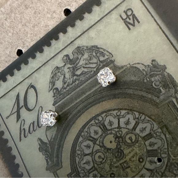 14kt solid white gold solitaire cushion stud piercing earrings Dainty minimalist - Picture 4 of 7